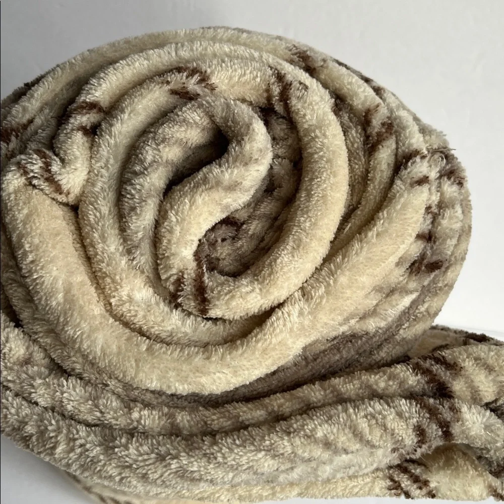 Ralph Lauren Throw Fleece Blanket Cream and Brown Plaid NWT